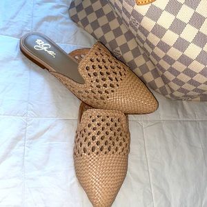 Super cute NWT mules